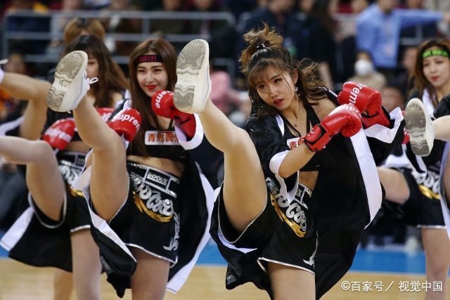 北京首钢大胜浙江广厦 美女啦啦队变身拳击宝贝成主队